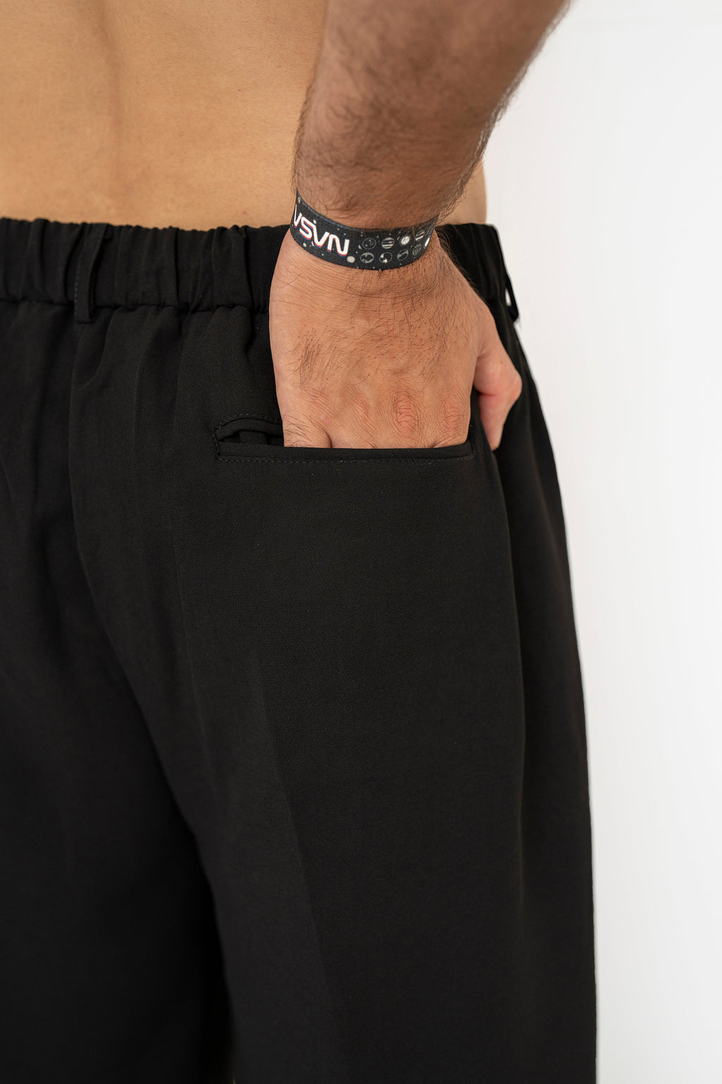 Classic Noiré Pleated Pants
