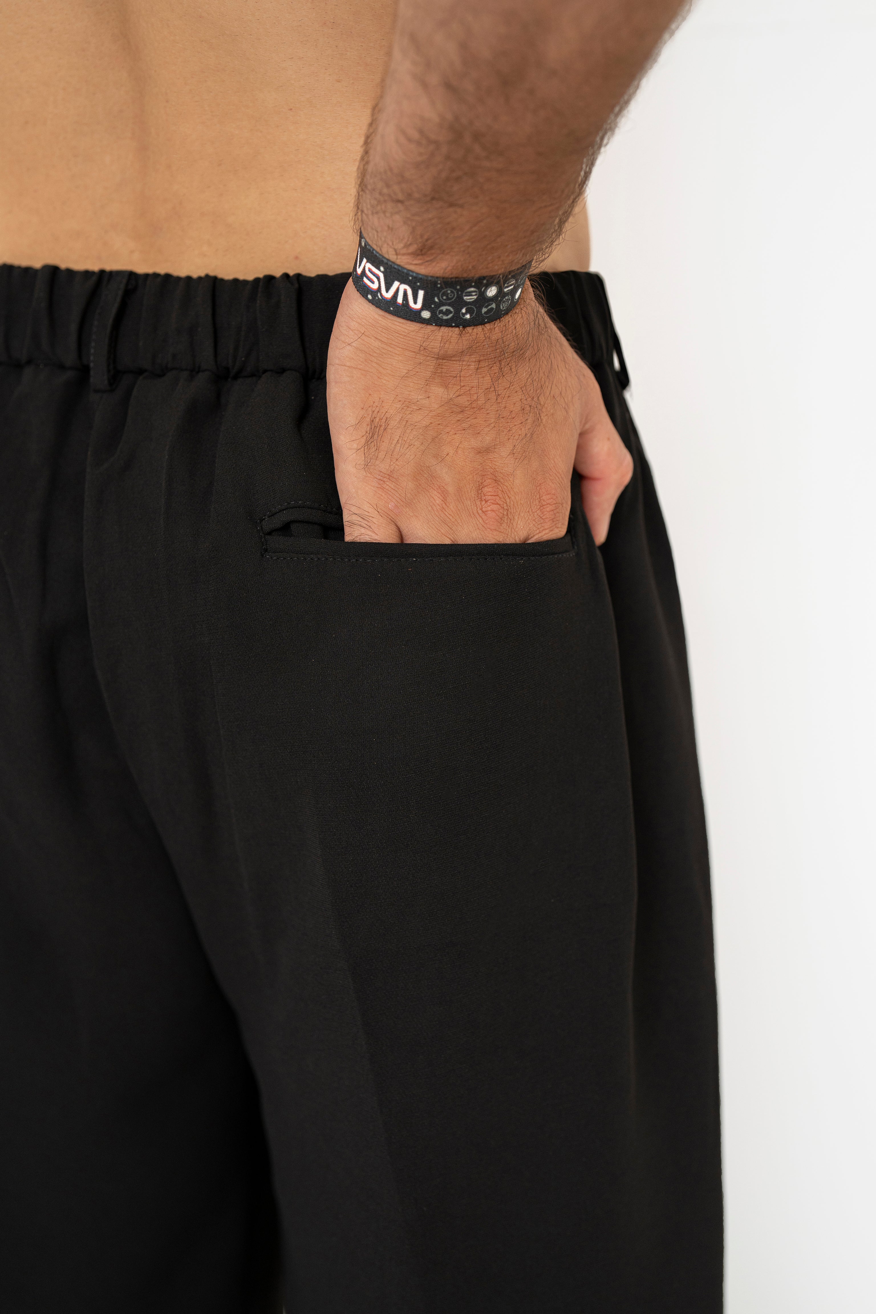 Classic Noiré Pleated Pants