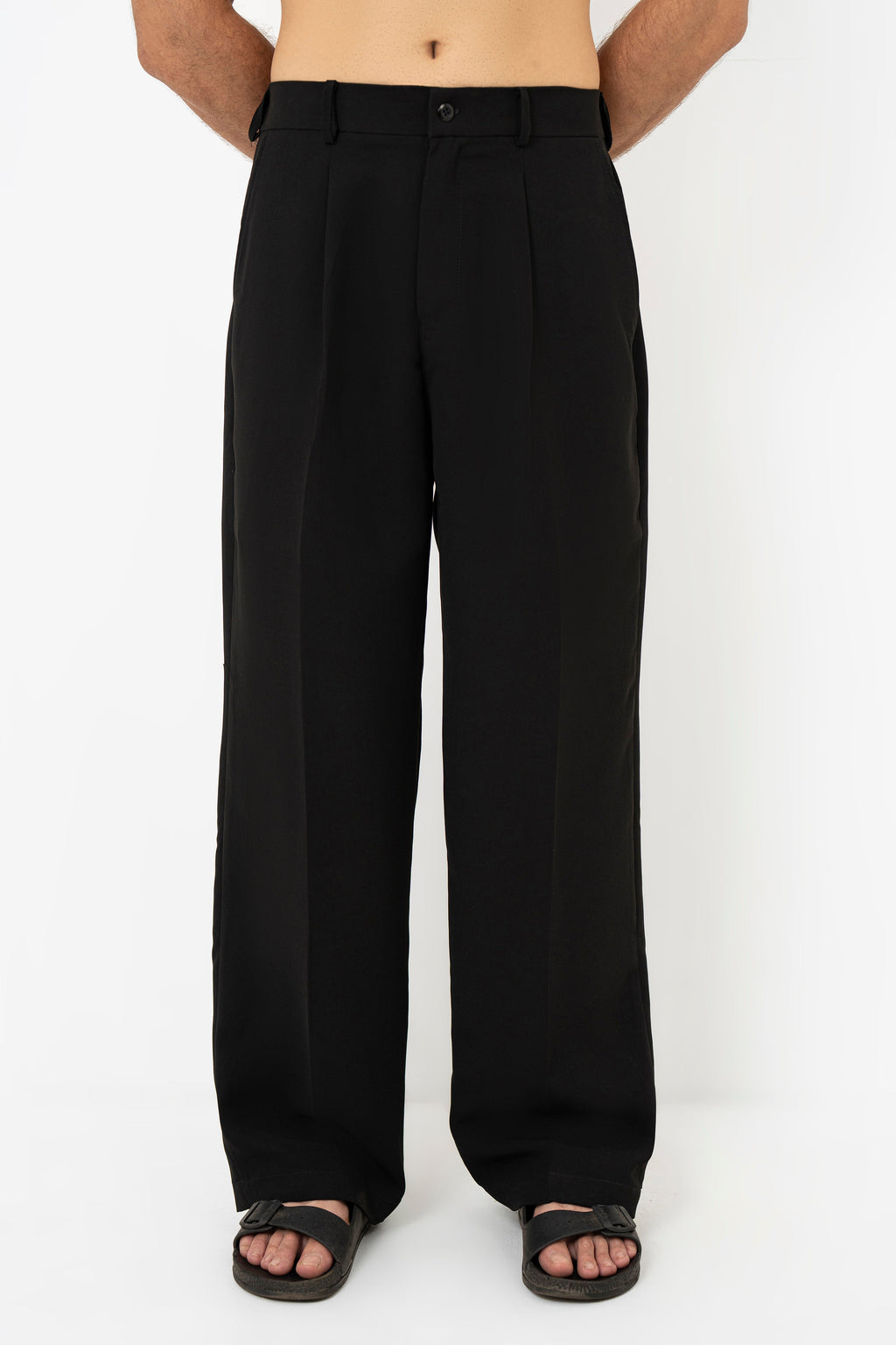 Classic Noiré Pleated Pants