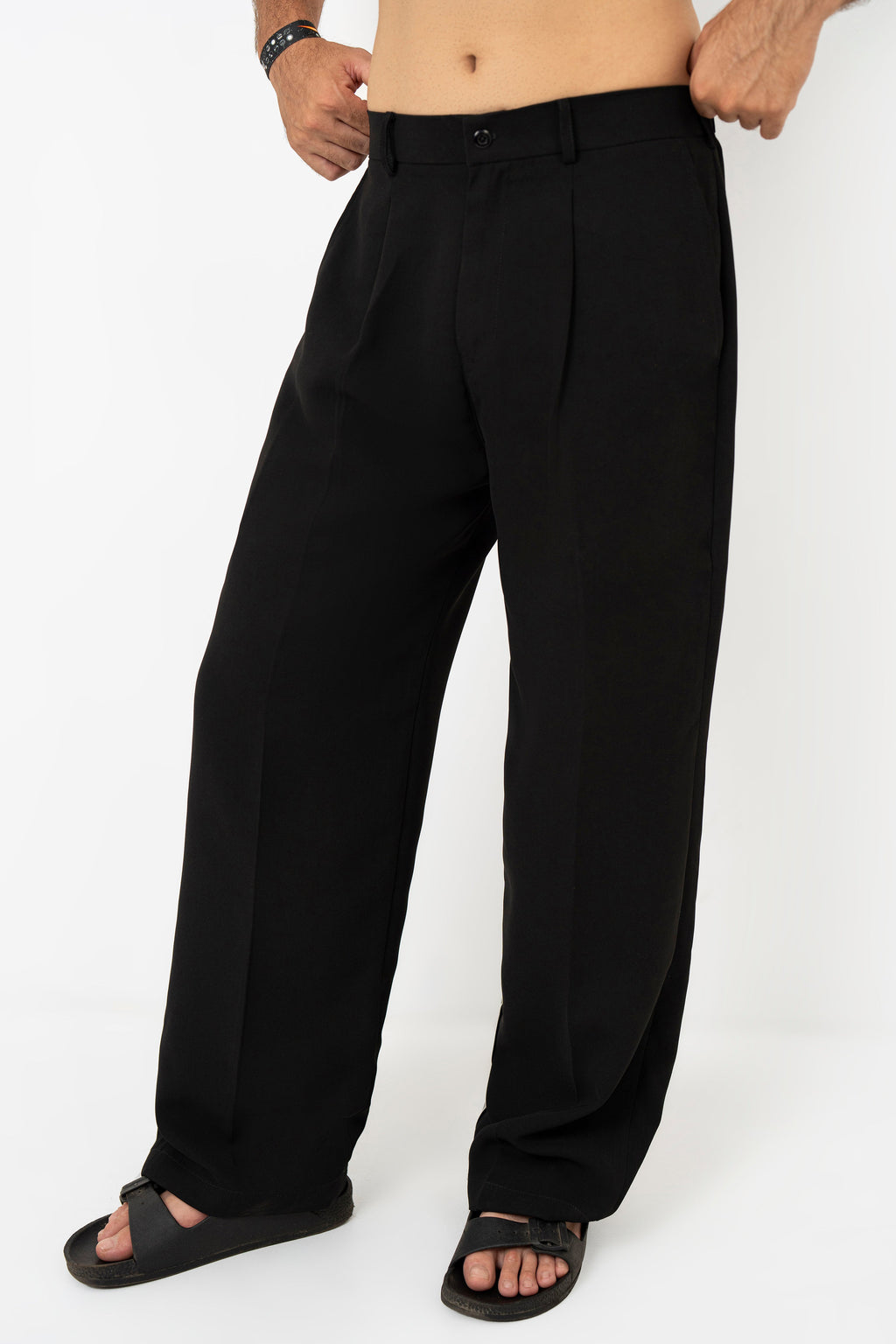 Classic Noiré Pleated Pants