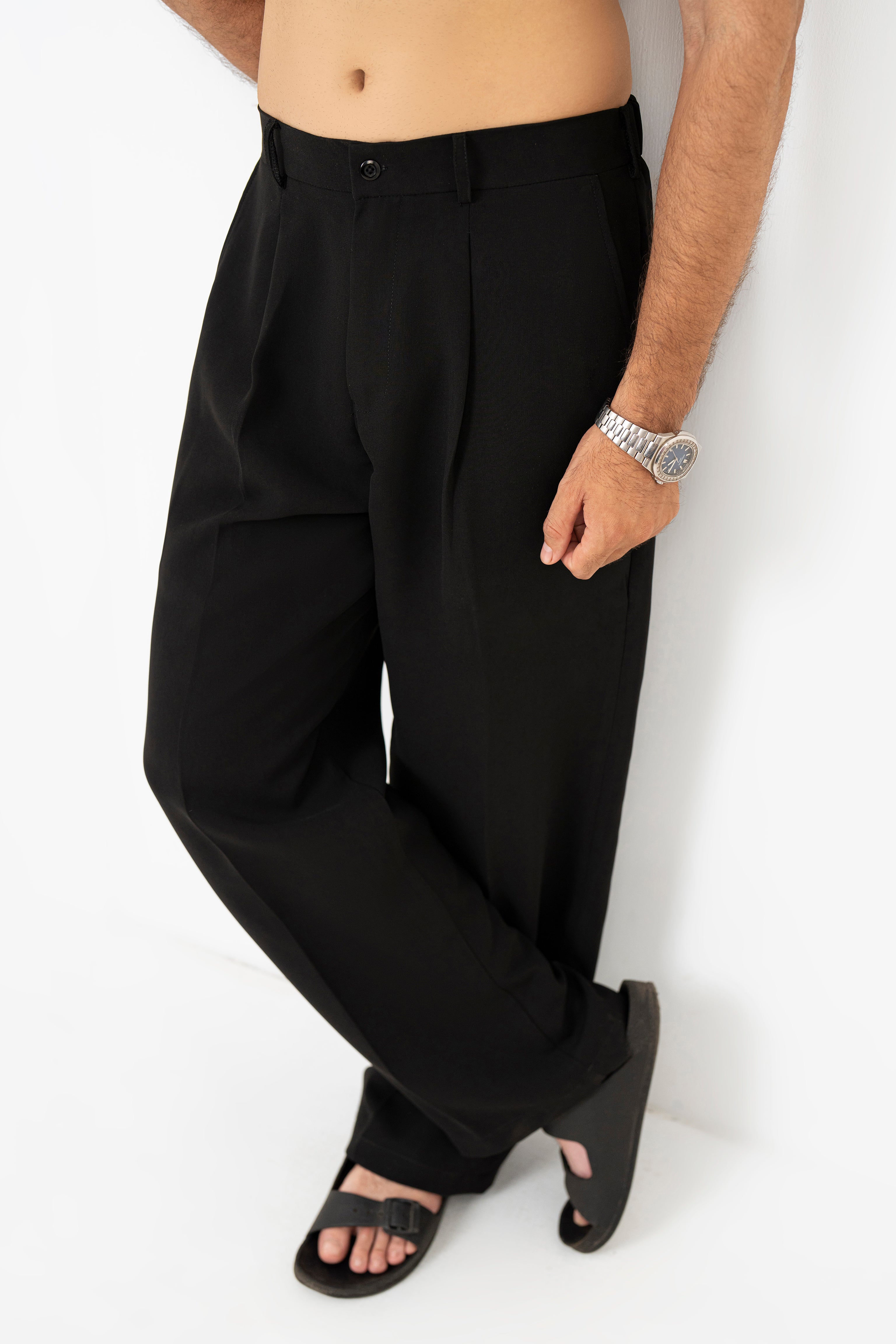 Classic Noiré Pleated Pants