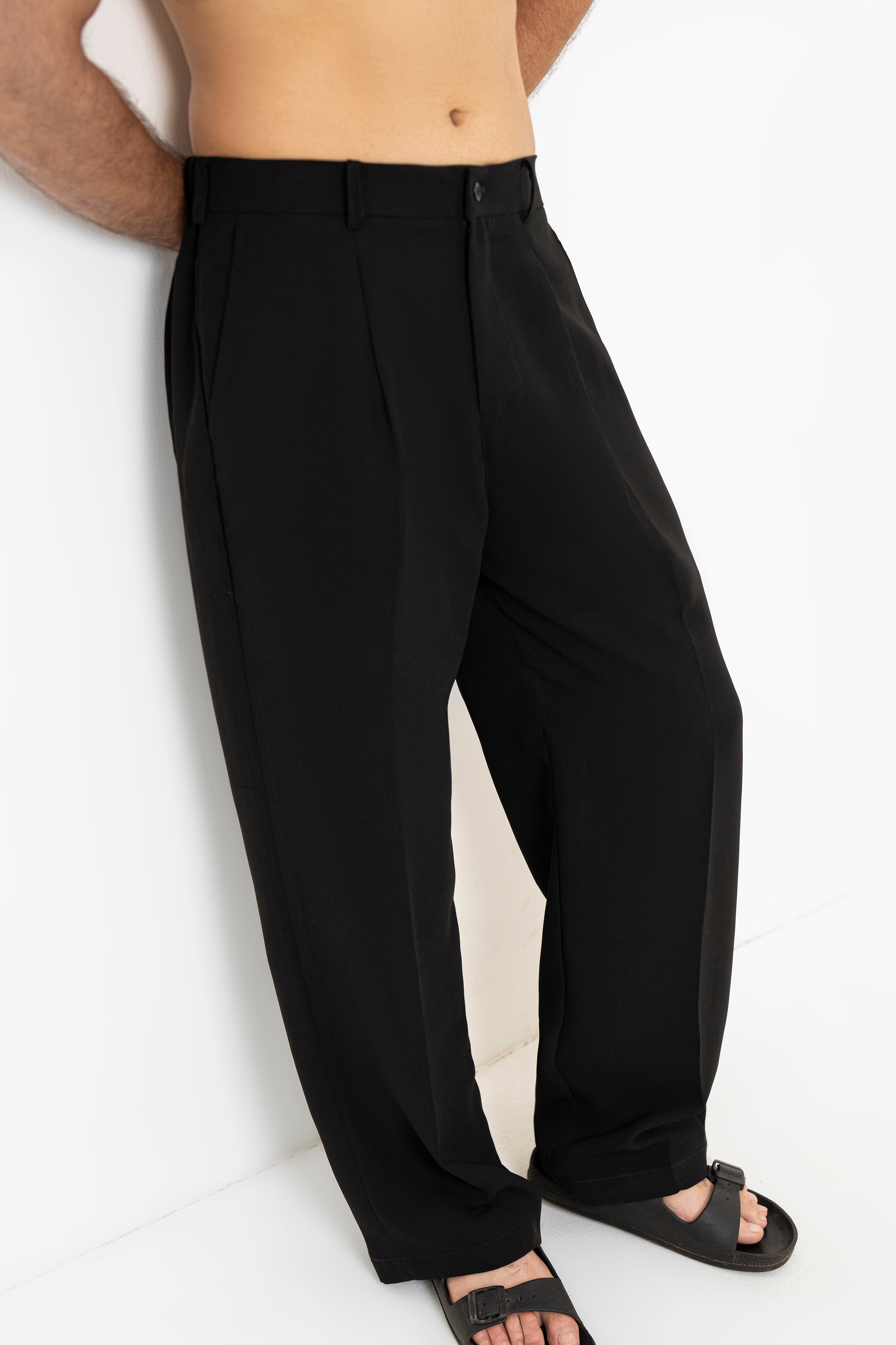 Classic Noiré Pleated Pants