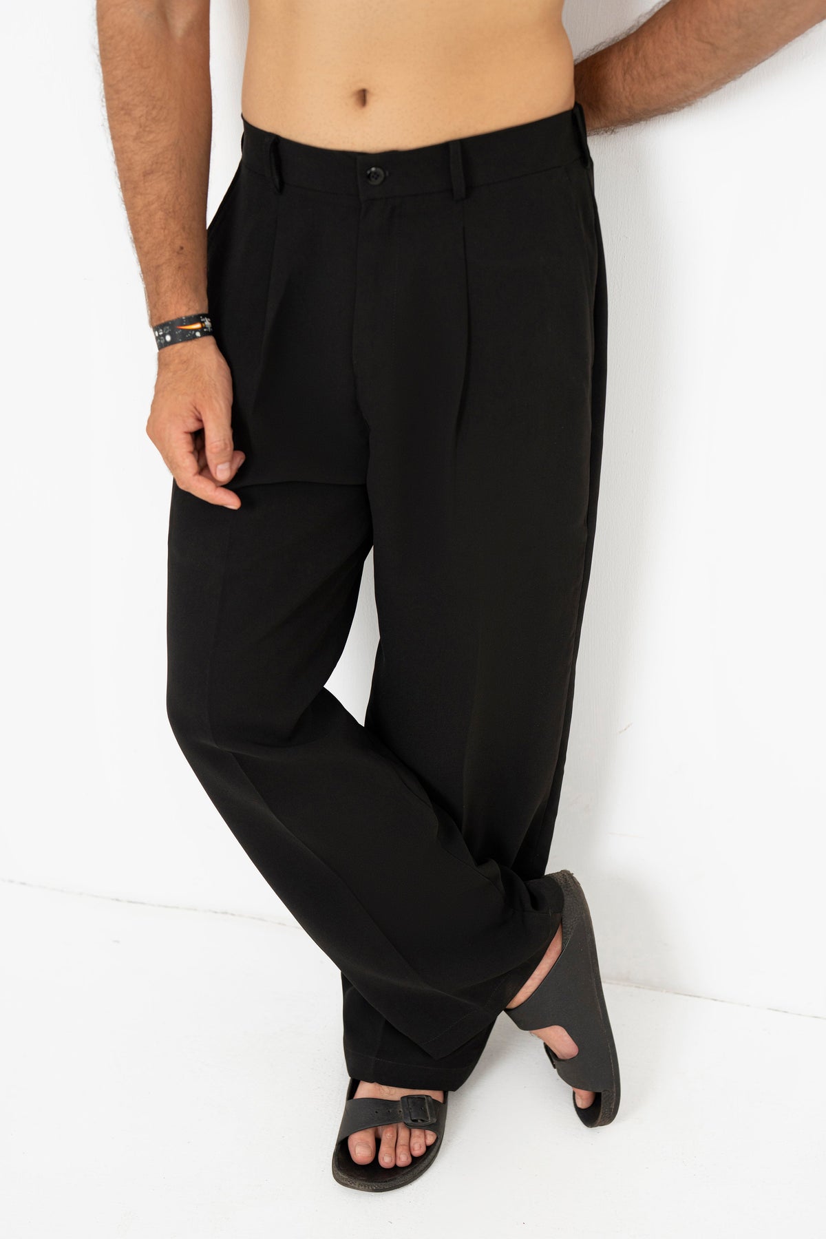 Classic Noiré Pleated Pants