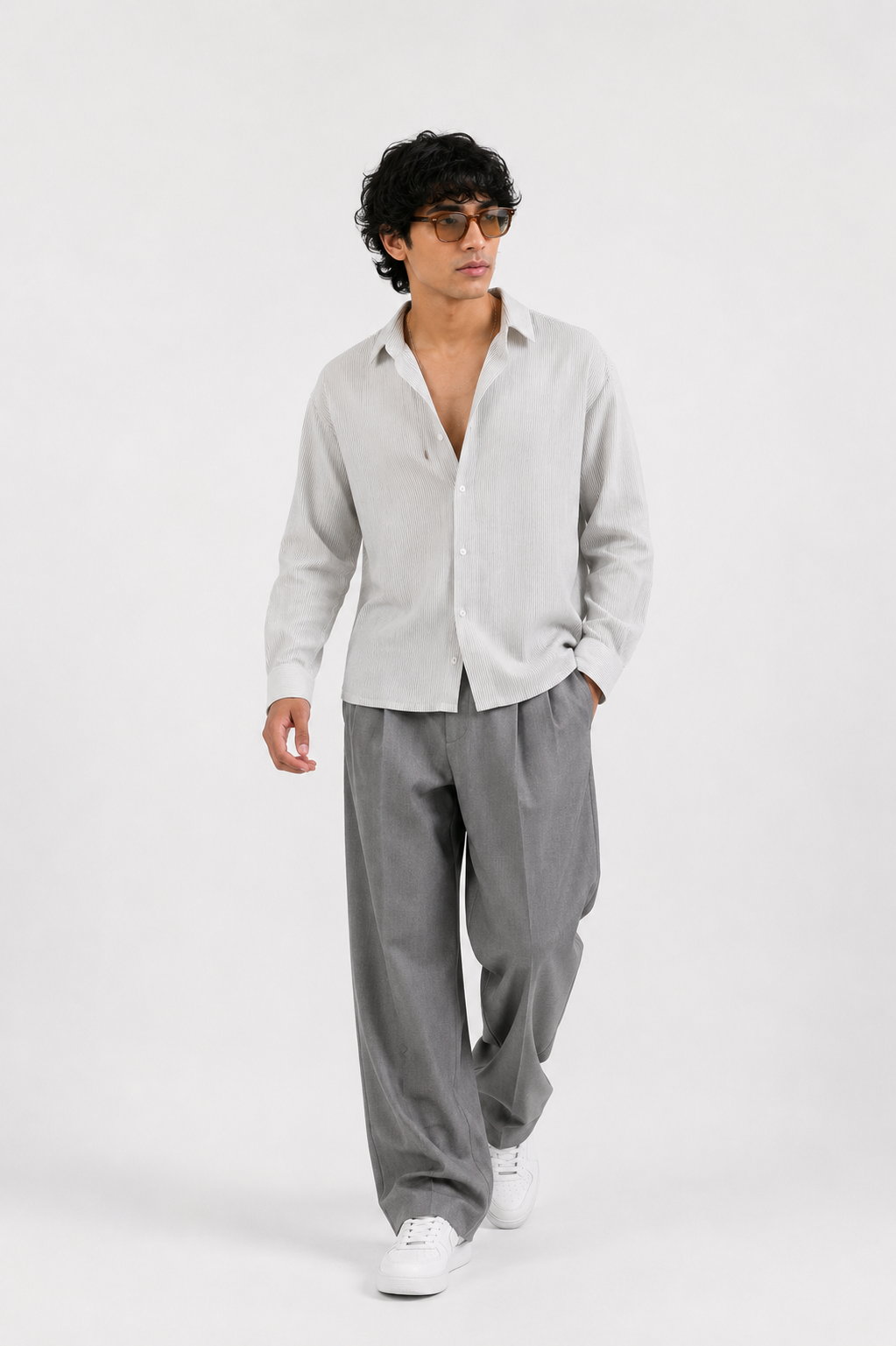 SOLÉA Minimal Lines Cropped Shirt