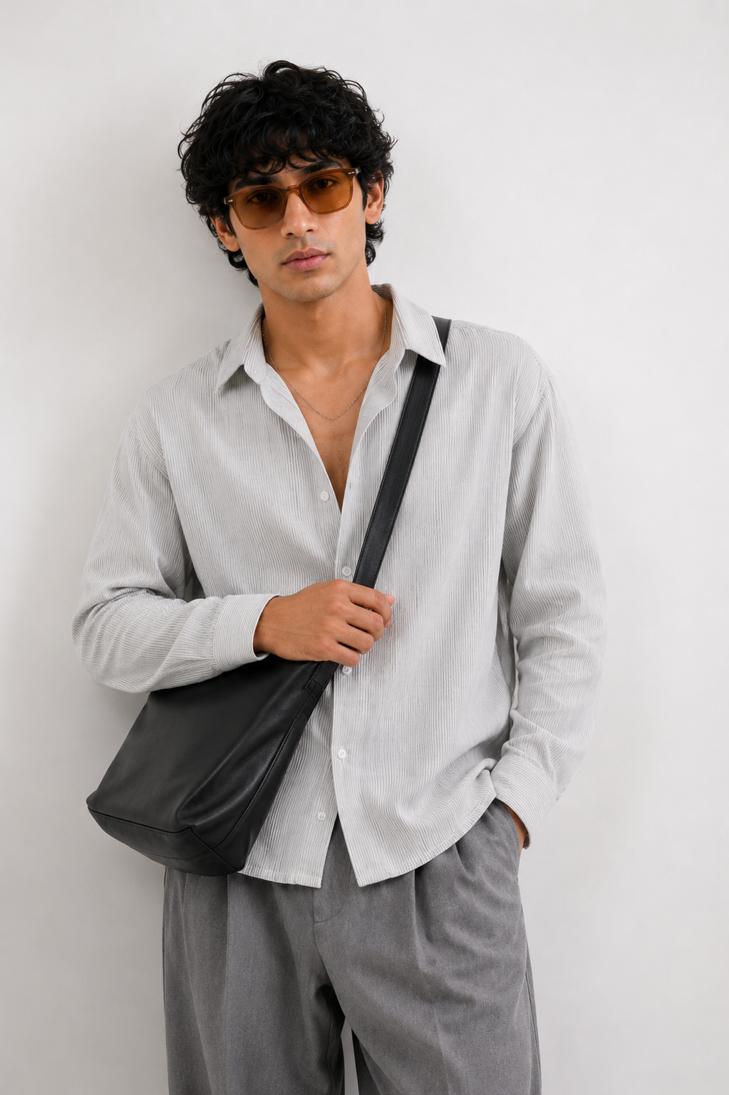 SOLÉA Minimal Lines Cropped Shirt